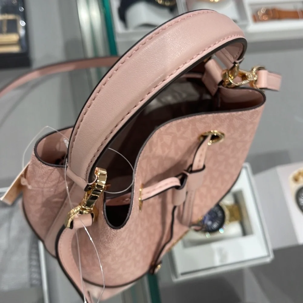 MICHAEL KORS 35F2GM9M1B MERCER SMALL BUCKET DRAWSTRING CROSSBODY
Dk Powder Blush - Picture 10 of 16